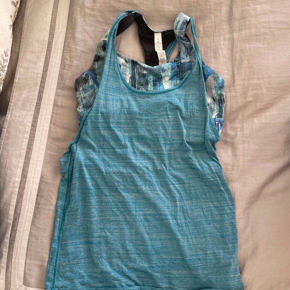 Lululemon Tank stop with Shelf Sports Bra - Picture 4 of 11